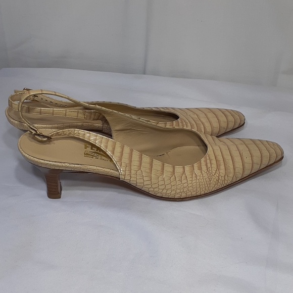 Salvatore Ferragamo cream and tan heels - Picture 6 of 11